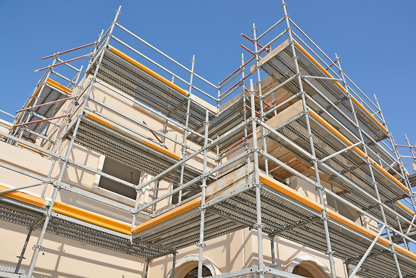 Working scaffold highly adaptable with various desired widths