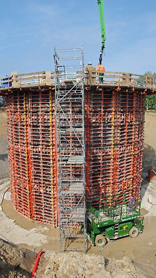 Muffehuse - Ydervæggene udføres som en mangekant med en indre diameter på ca. 13 meter. 