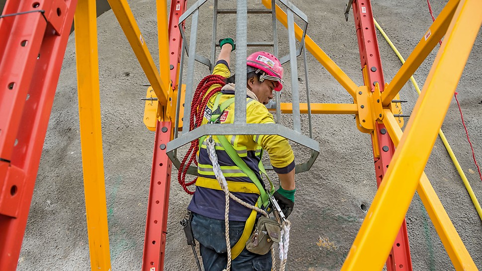 Merdiven Kafa Spindle Halkasına güvenli erişim sağlar.
