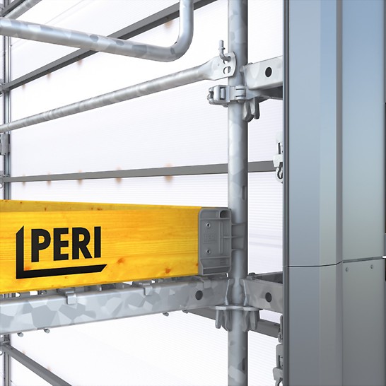 Durch die Montage aus einer gesicherten Position lässt sich PERI UP Cladding schnell und sicher
direkt am bestehenden Gerüst errichten.