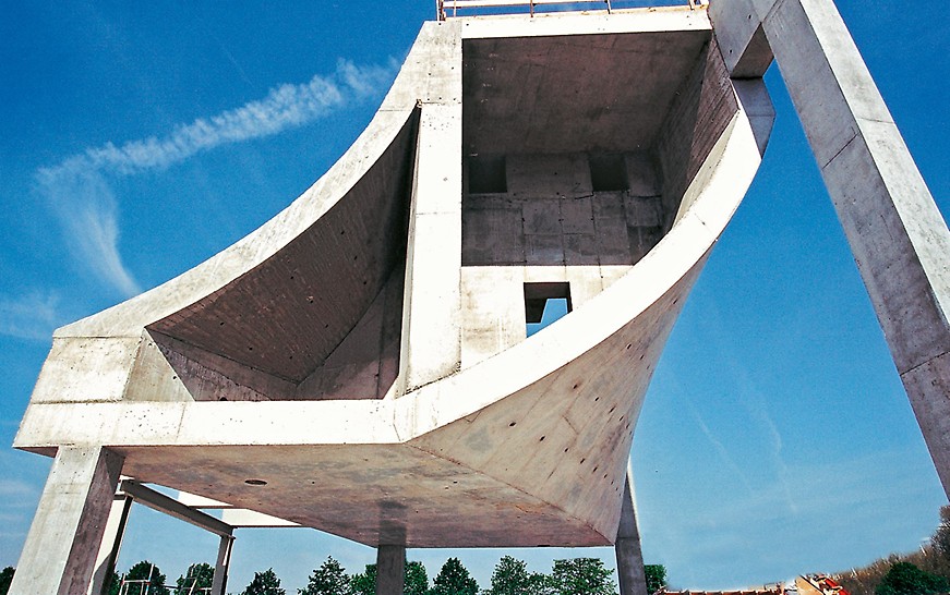 Muzej Mercedes-Benza, Stuttgart, Njemačka - na osnovi unaprijed pripremljenih probnih tijela testirana je izvedivost projektiranog postupka i utvrđena izvedba mogućih betonskih površina. 
