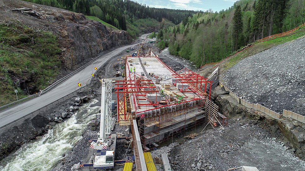 Vindalslibrua Kantdragervogn brukt for utstøpning av kantdrager i bruplate på hver side av brua Engineering Infrastruktur spesial forskaling CNC