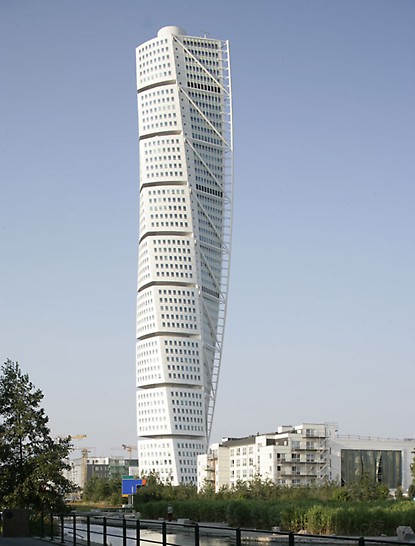 Turning Torso, Malmö, Švedska - izgradnjom nebodera „Turning Torso“ grad Malmö u Švedskoj dobiva jednu od najzanimljivijih zgrada sjeverne Europe. 
