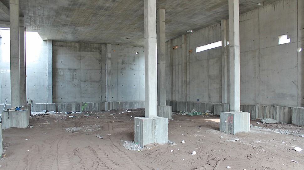 Siistit betonipinnat saatiin seiniin MAXIMO-järjestelmämuotilla ja pilareihin RAPID-pilarimuotilla.