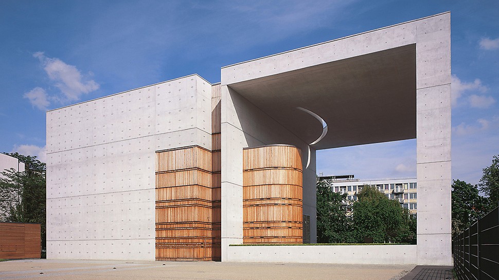 St. Canisius Church, Berlin, Germany - The modern reinforced concrete design is characterized by exactly defined requirements placed on the visible concrete surfaces.