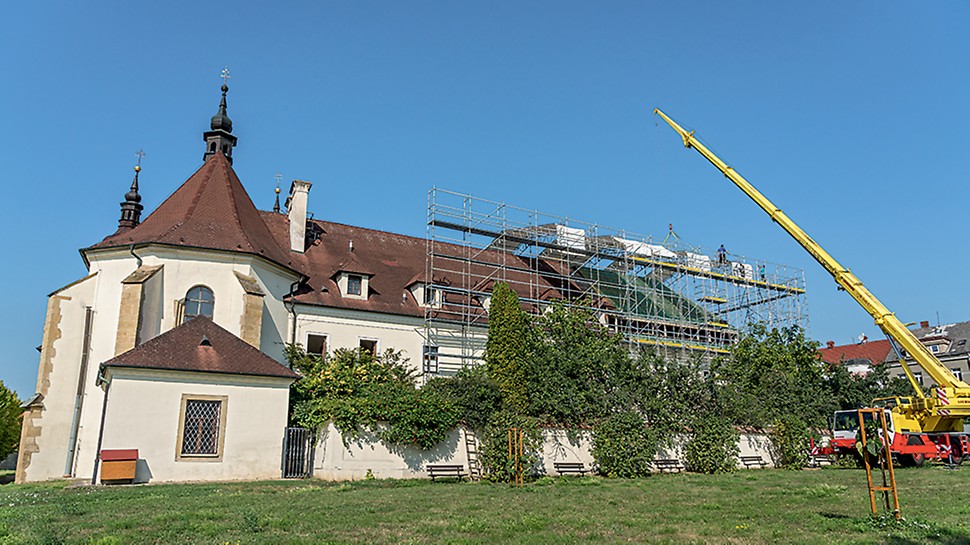 Rekonstrukce střechy kláštera, Uherský Brod