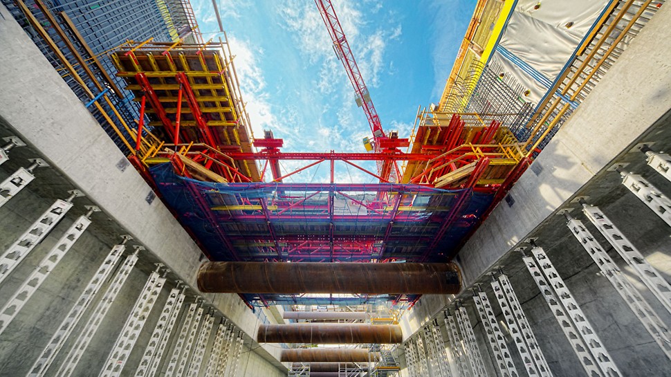 Capitol Hill Station, Seattle, USA - The VARIOKIT formwork carriage and HD 200 heavy-duty props were used for the construction of the new subway station in Seattle.