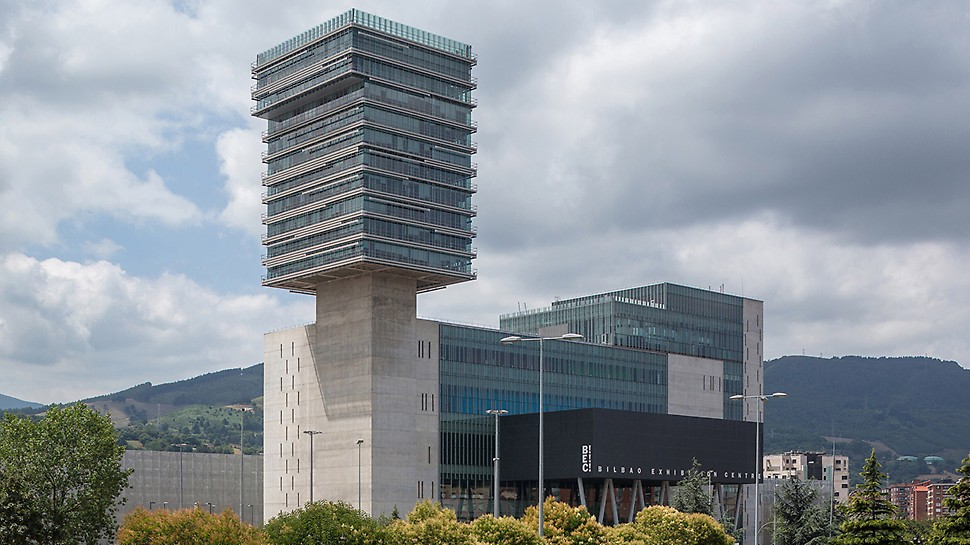 Messezentrum Bilbao, Spanien - Das „Bilbao Exhibition Centre“ mit seinem 103 m hohen Turm ist das höchste Gebäude der Region Vizcaya.
