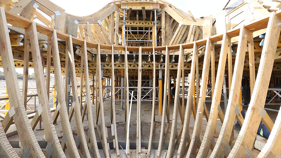 Bosjes Chapel - The planning, technical design and production of the customized trusses is done with 3-D modelling. 