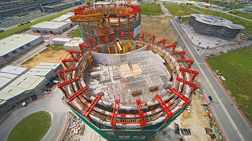 Las Torres de Hércules, Los Barrios, Spain - The ACS G self-climbing variant carried both the internal and external formwork as well as the concrete placing boom mast to the next cycle each time.