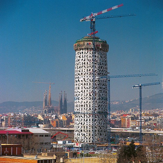 Torre Agbar, Barcelona: S bedněním PERI bylo pro zhotovení každého podlaží dosaženo pravidelného 5denního taktu.