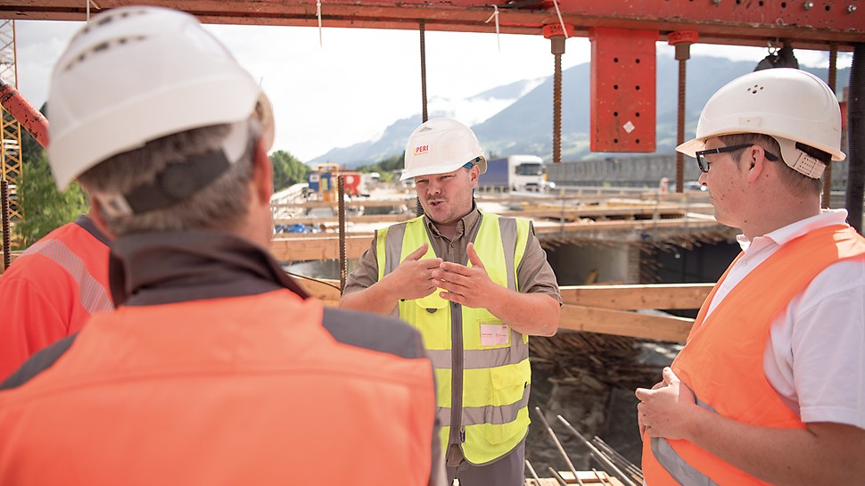 Terfener Innbrücke, Terfens, Österreich: PERI Ingenieure unterstützten das Baustellenteam mit umfassenden Planungs- und Berechnungsarbeiten sowie PERI Support vor Ort. (Foto: Günther Bayerl)