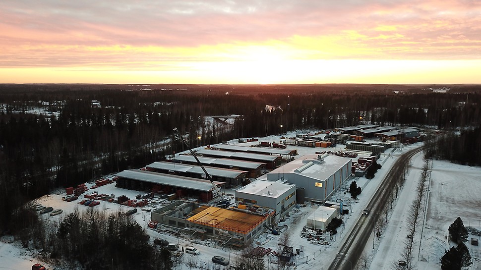 PERI Suomen pääkonttori sijaitsee Hyvinkään Hakakallion teollisuusalueella, aivan 25-tien vieressä.