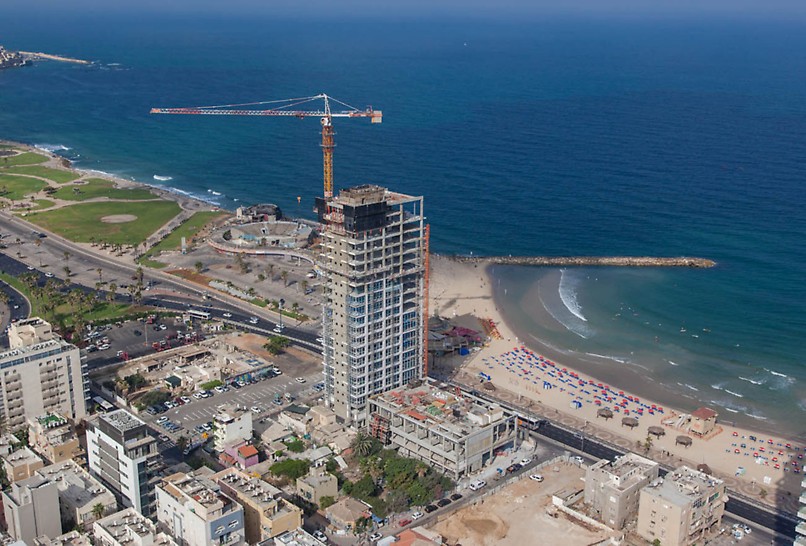 בנין הרברט סמואל 10, תל אביב - בנין הכולל 21 קומות על חוף ימה של תל אביב