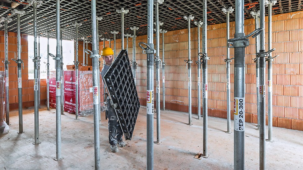 The DUO system formwork is characterized by its low weight and extremely simple handling.