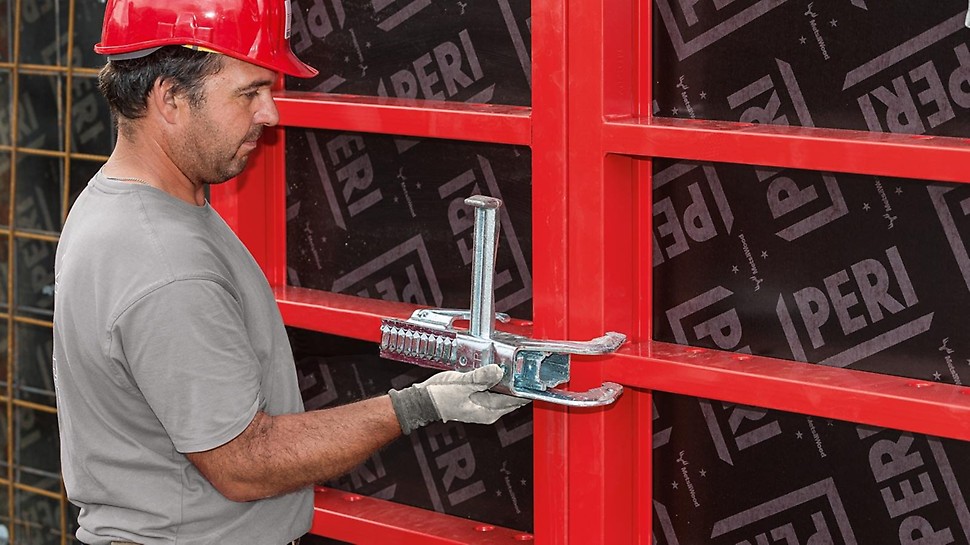 The BFD Alignment Coupler ensures that the formwork panel connections are flush, aligned and tight – in a single operation without requiring any additional accessories. The BFD Alignment Coupler can be operated using one hand only.