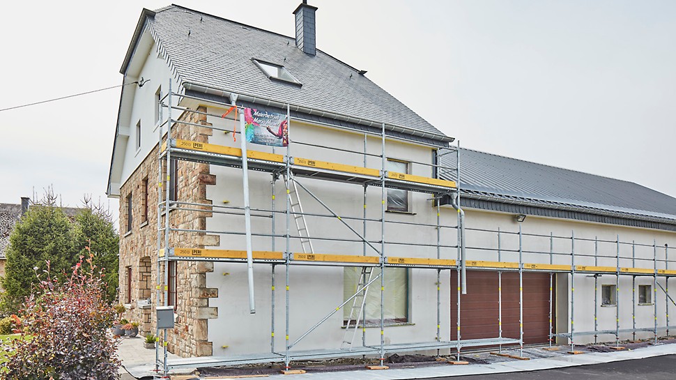 Une rénovation de façade réussie à Amblève grâce à l’échafaudage de façade PERI UP Easy.