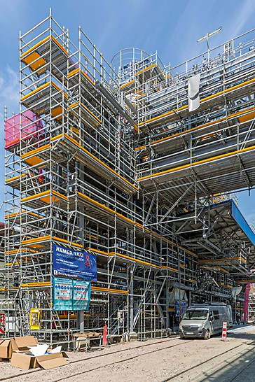 The majority of the approximately 4,000 scaffolding units were planned using CAD and provided as 3D models over the course of the 18-month project term required to construct the complex BASF plant. In this way, it was possible to minimise conversion times, optimise scaffolding costs and implement high safety standards as early as the planning phase.