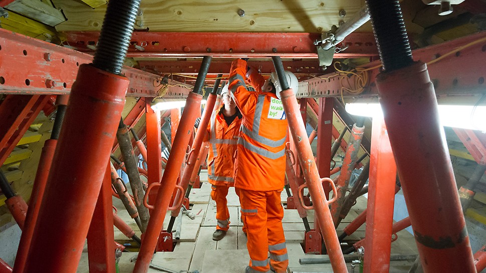 PERI supplied VARIOKIT which used standardised system components on the Tottenham Court Road project