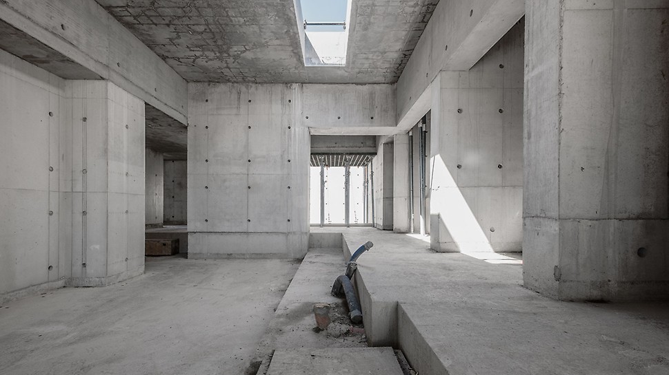Concrete House: De structuur verlegt letterlijk de grenzen van een 'eenvoudig vierkant', omdat het bestaat uit onregelmatige hoeken en verschillende vloerhoogtes. (Foto: seanpollock.com)