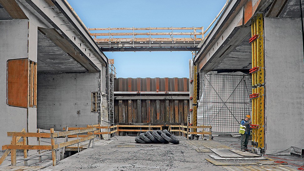 Progetti: Tunnel Limerick, Irlanda - In considerazione della necessità di tenuta stagna, la soluzione PERI presentava 2 diverse versioni di sigillatura degli elementi e dei giunti di getto della cassaforma fermagetto