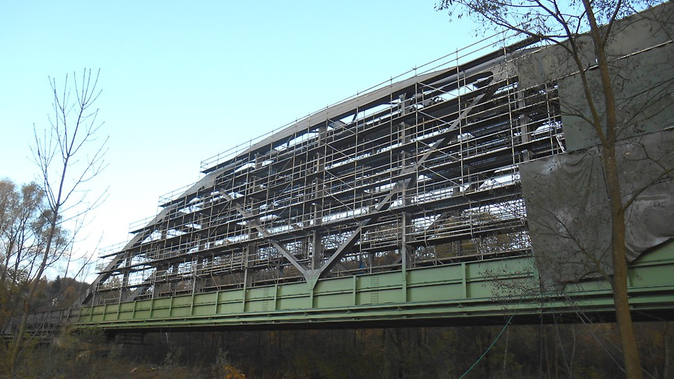 Železniční vlečka Biocel Paskov: Rekonstrukce obloukového ocelového mostu s minimálním omezením provozu.