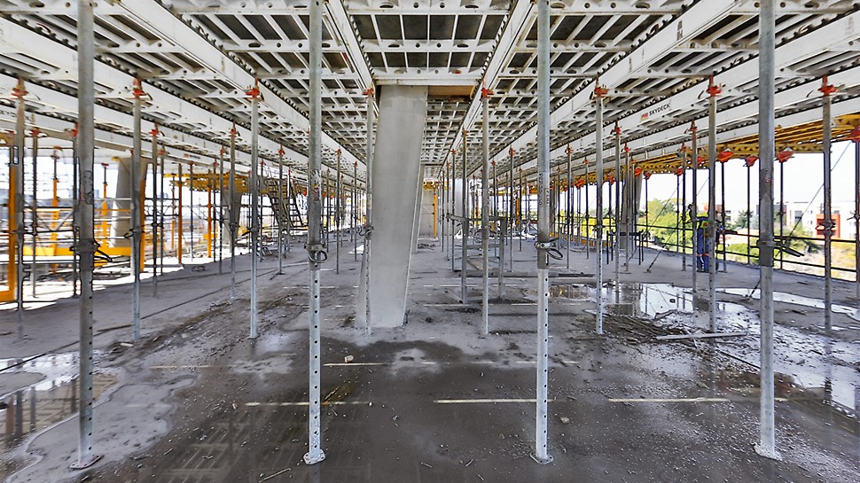  S pomocí systému SKYDECK bylo bedněno a vytvarováno 200 000 m² stropních desek.