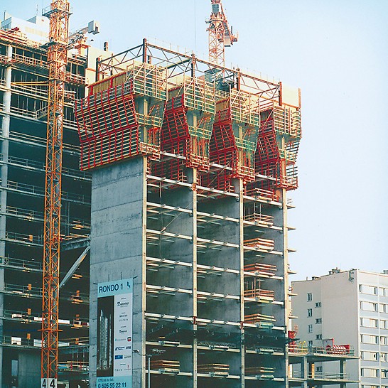 RONDO 1, Warsaw, Poland - The loads from the ACS self-climbing formwork were safely transferred via the anchors into the building.