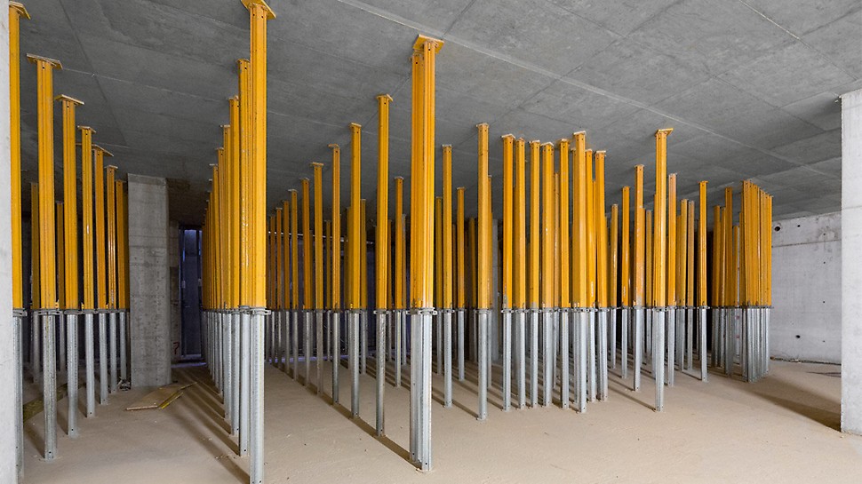 Progetti PERI - Palazzo Italia Expo Milano 2015 - per distribuire i carichi su livelli diversi sono stati impiegati puntelli per solai leggeri in alluminio MULTIPROP