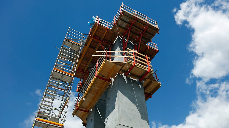 Fjordforbindelsen: SCS klatring – støbning af tværbjælker. PERI UP trappetårn som adgangsvej