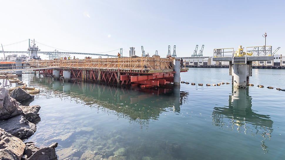 Overview of PERI’s falsework truss system at the Marine Oil Terminal