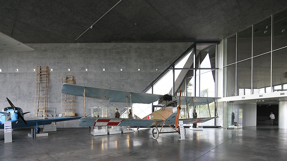 Muzeum Lotnictwa Polskiego - wnętrze
