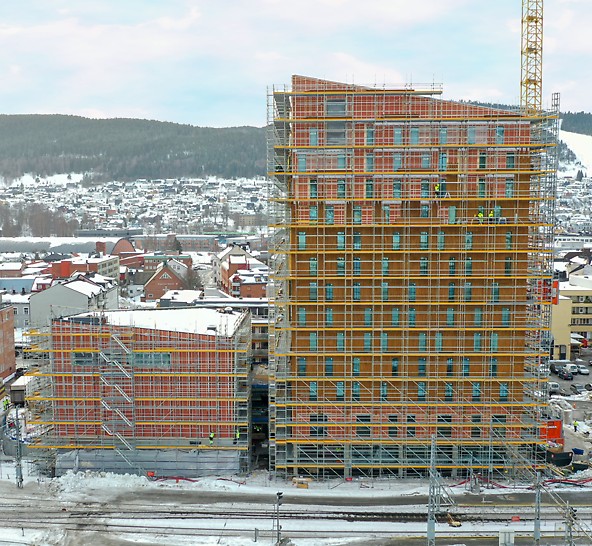 Drammen stasjon- hotellet har 14 etasjer PERI UP stillas scaffolding Quality hotell river station  