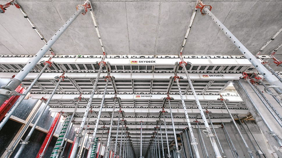 Panels and main girders, the two main components of the SKYDECK system, which are used for the slab formwork.