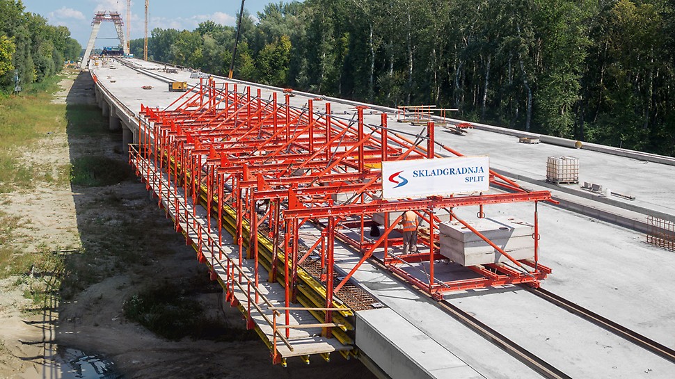 The movable, anchor-free solution for bridges over 150 m long