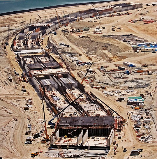 Tunel Jumeirah Palm Island: V průběhu pouhých 11 měsíců spotřebovala stavba pro výrobu silničního tunelu cca 200 000 m3 betonu.