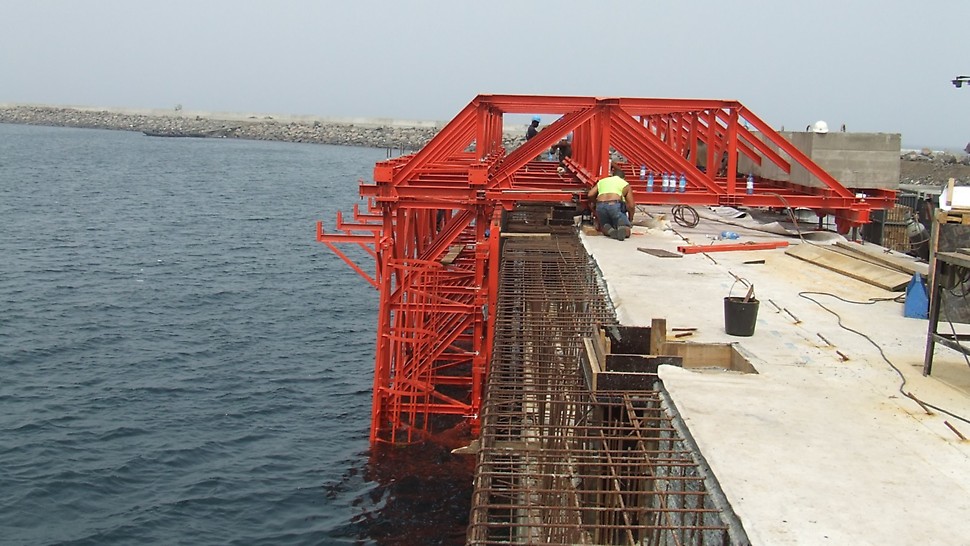 Cais Maritimo de Port Malabo - Montagem completa para 1ª aplicação
