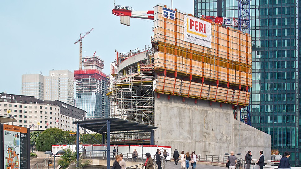 Hotel Mélia, La Défense, Paris, France - The La Défense 2015 planning for the office district at the entrance to Paris includes a range of refurbishment projects and new buildings. Examples are the Hotel Mélia (foreground) and the Tour Majunga (in the background), whose cores are being formed with ACS self-climbing formwork.