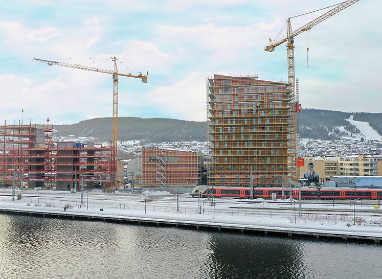 Drammen stasjon- leveranse av ca 7.500 m2 med PERI UP PERI UP stillas scaffolding Quality hotell river station  