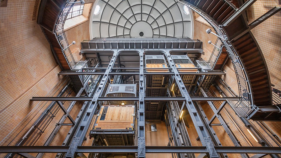 Starý labský tunel: Výtahové klece v přístupových budovách sloužily pro dodávku konstrukčních dílů bednicího vozu VARIOKIT.
