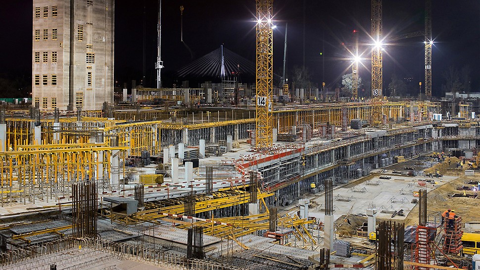 National stadium Kazimierz Górski, Warsaw, Poland - In order to meet the tight construction schedule, work continued day and night with great dedication on the part of site personnel and impressive amounts of materials.