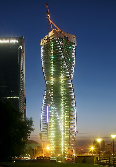 Evolution Tower Moskau - Die um jeweils 3° verdrehte Anordnung der 52 Obergeschosse um den zentralen Gebäudekern bewirkt eine elegante, spiralförmige Drehbewegung um über 150°.
