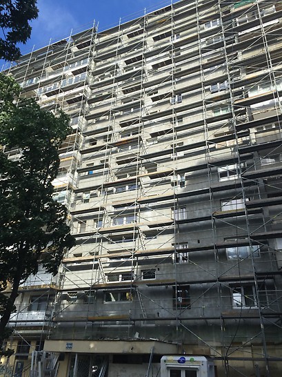 Reabilitare termică Imobil șos. Mihai Bravu nr. 444 - Schelă de fațadă PERI UP T72 dispusă pe o înălțime de 36,0m pentru reabilitarea termică a imobilului Bloc V10.