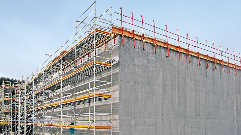 PERI UP Flex Modular Working Scaffold: The scaffolding width can be chosen freely selectable and can be adapted to meet a wide range of requirements.
