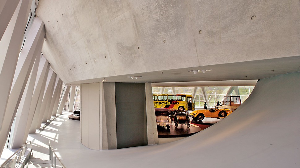 Muzej Mercedes-Benza, Stuttgart, Njemačka - 20. svibnja 2006. godine otvorena su vrata Muzeja Mercedes-Benza za posjetitelje iz cijelog svijeta.
