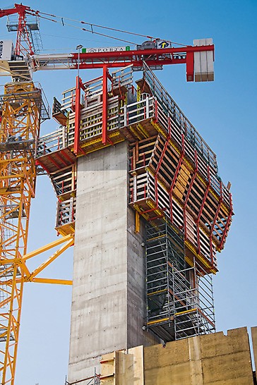 Porta Nuova Garibaldi, Milano, Italija - PERI  inženjeri su, na bazi PERI UP Rosett modularne skele, napravili rešenje za pristup ACS platformi.