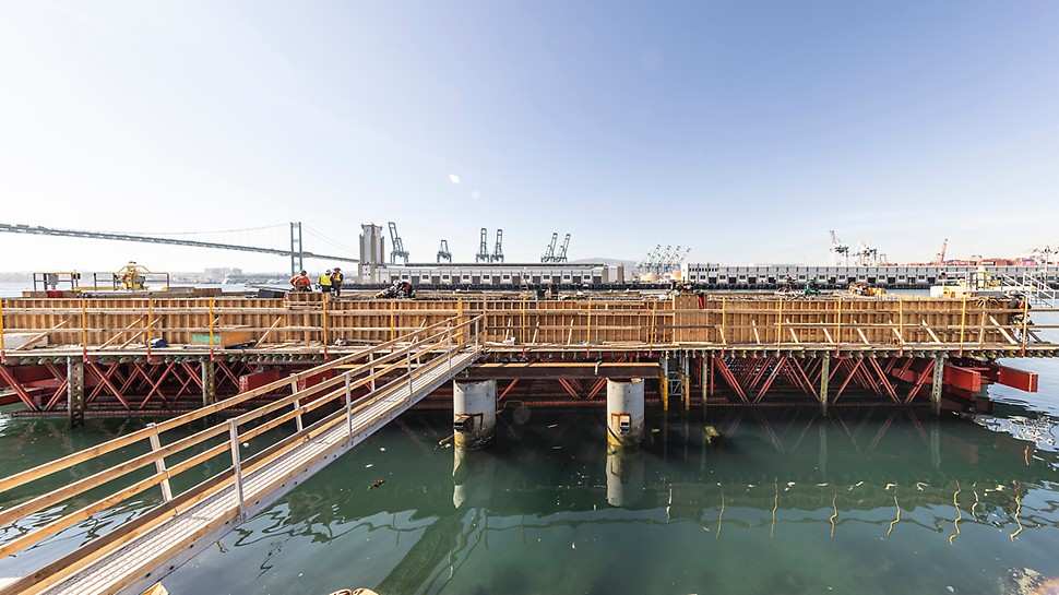Marine Oil Terminal - PERI’s Falsework RCS Truss System with IPE Beams to Carry the Concrete Load of the Marine Oil Terminal. 
