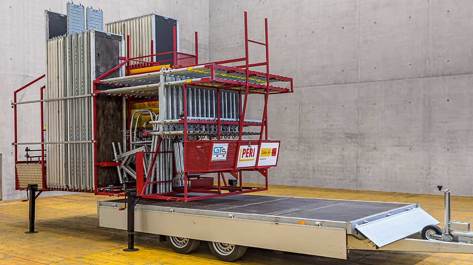 Dispositif de transport pour le transport et le stockage de jusqu'à 250 m² de matériel d'échafaudage PERI UP Easy 67 sur une remorque du commerce.
