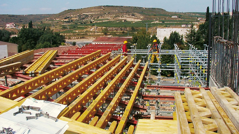 Hotel Marques de Riscal, Elciego, Spain - SRZ steel walers and GT 24 lattice girders as the sub-construction for forming the massive and twisting reinforced concrete slab.
