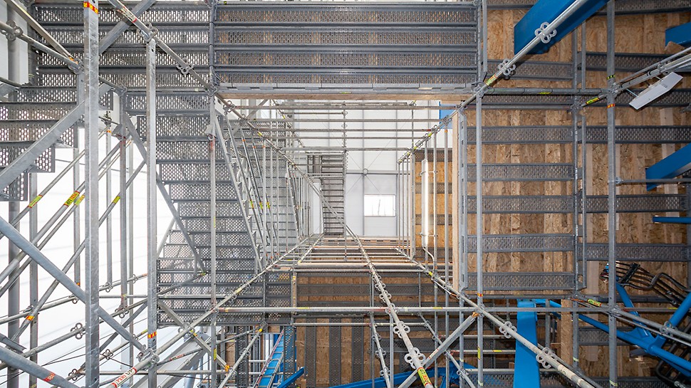 Convenient access means included with the PERI UP scaffold solution